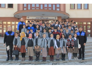 Hakkarili Öğrencilerin Sinema Sevinci