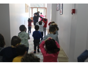 Kreş Öğrencileriyle Deprem Tatbikatı