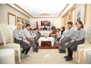 Ortaokul Öğrencilerinden Rektör Coşkun’a Ziyaret