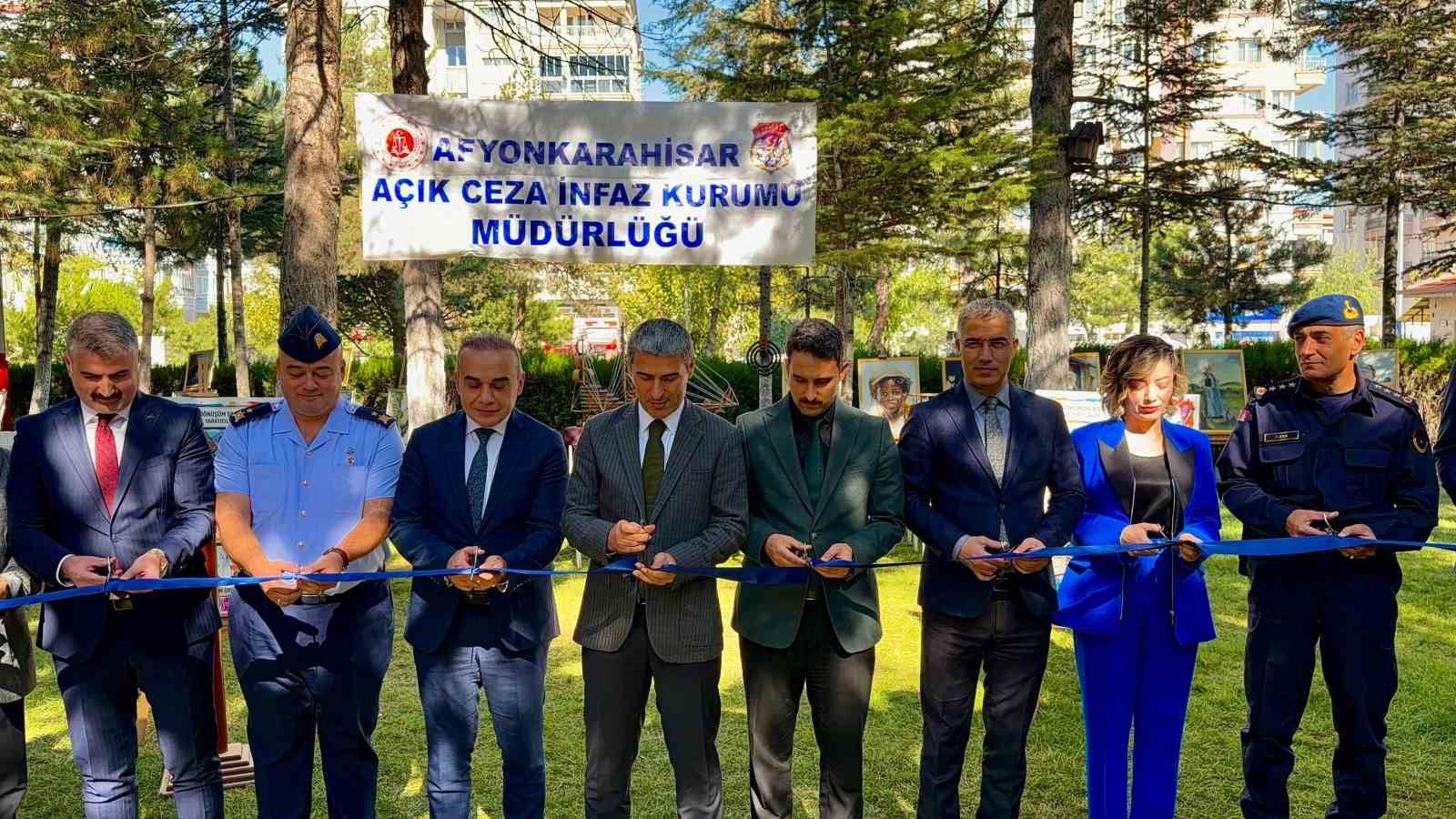 mahkumlarin-el-emegi-eserleri-goz-doldurdu