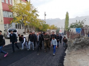 Hakkari Bağlarda Asfalt Çalışması Sürüyor