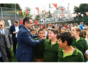 Genç, Gençlere Destek Veriyor