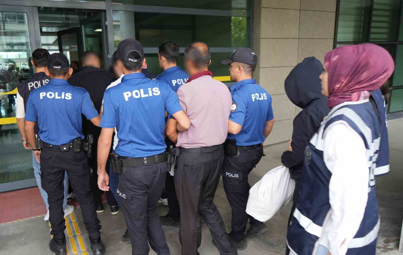 12-yillik-faili-mechul-cinayet-aydinlatildi-17-supheli-adliyede