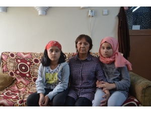 Gözü Yaşlı Özbek Anne Türk Vatandaşı Olmak İstiyor