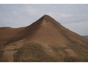 Piramit Benzeri Tepeler Vatandaşları Heyecanlandırdı
