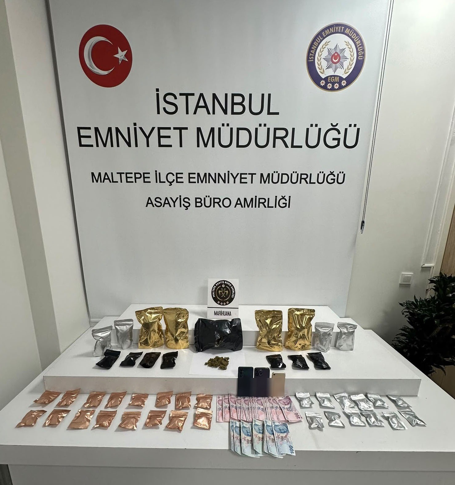 maltepe-de-zula-arac-operasyonu-770-gram-uyusturucu-ve-nakit-para-ele-gecirildi