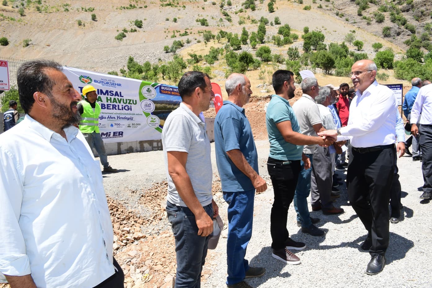 malatya-da-207-adet-sulama-havuzunun-insaati-devam-ediyor