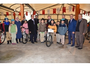 İzmitli Çocuklar Bisikletlerine Kavuştu