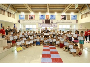 Minik Yüzücüler Sertifikalarını Aldı