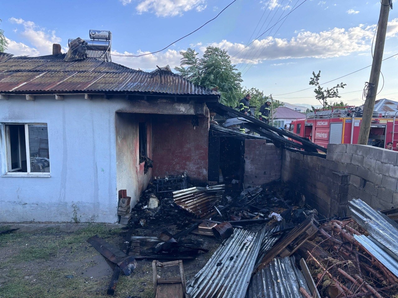 erzincan-da-ev-yangini