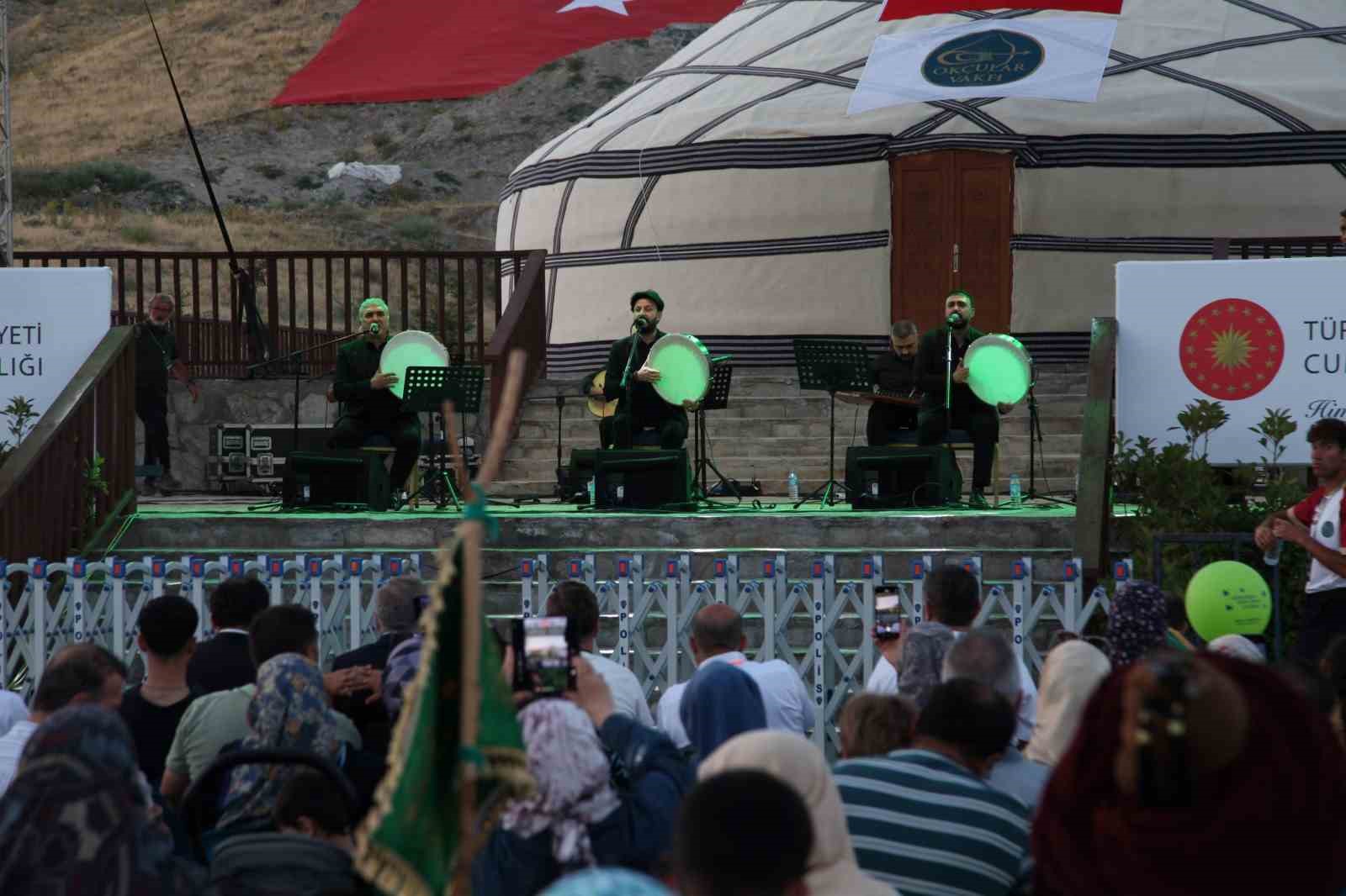 ahlat-ta-mevlid-kandili-nde-grup-dergah-ilahi-konseri-ilgi-gordu