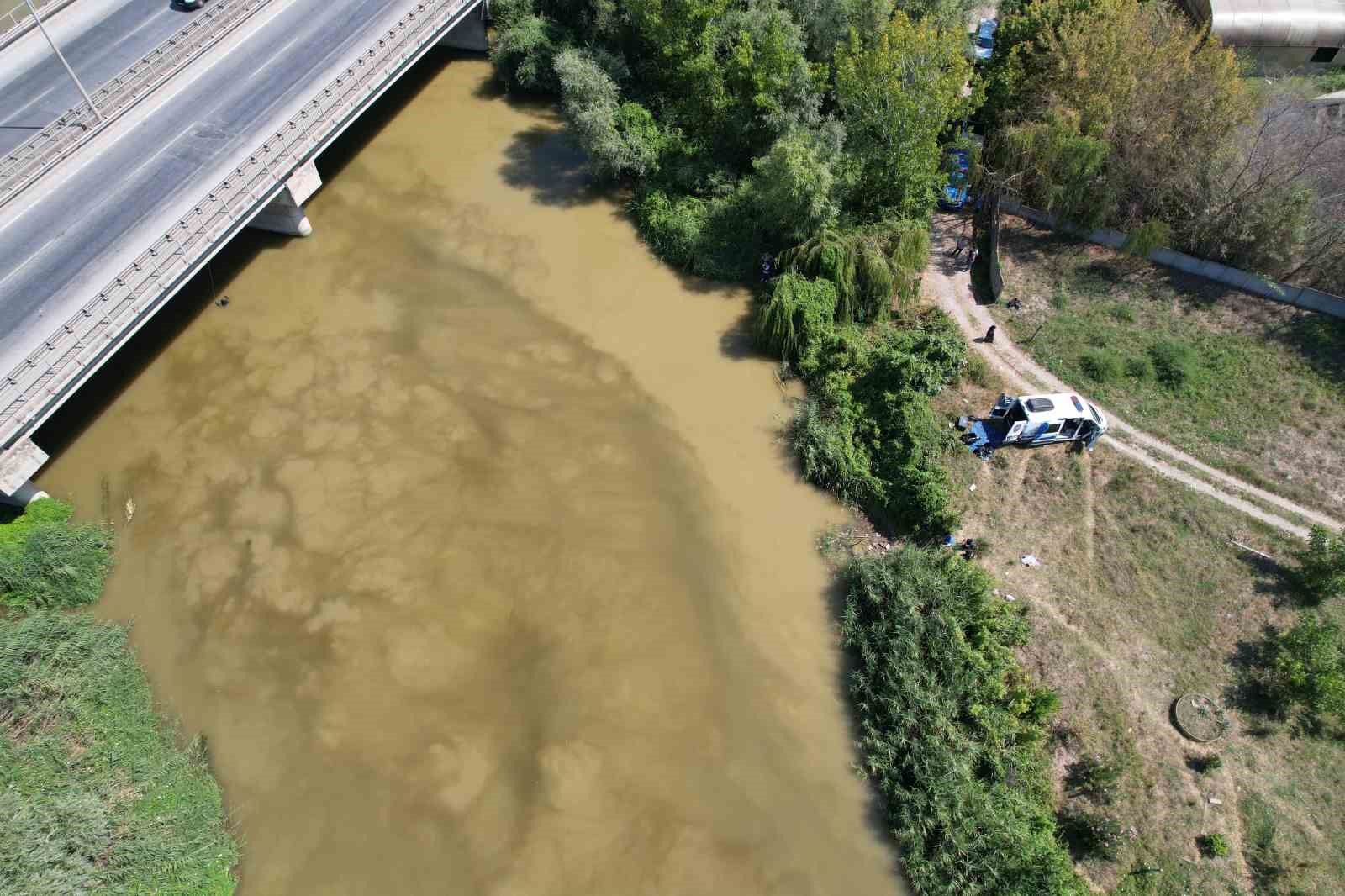 sakarya-nehri-ne-atlayan-gencin-cansiz-bedenine-ulasildi