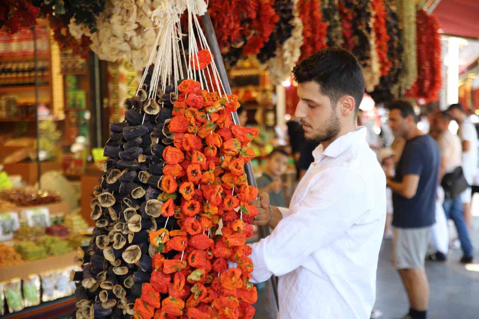gaziantep-te-kurutmalik-sebzeler-tezgahlarda-yerini-aldi