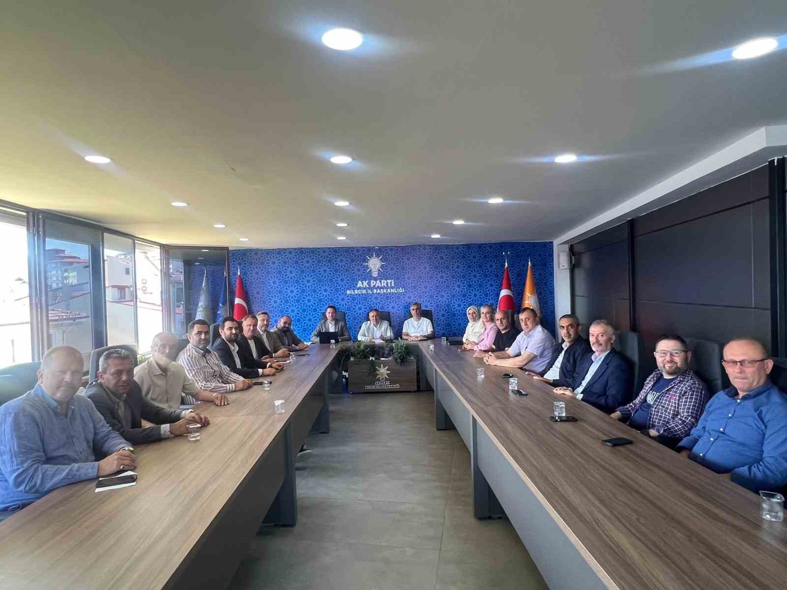 ak-parti-de-yol-haritasi-masaya-yatirildi