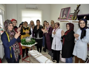 Ev Kadınları Atıkları Süs Eşyasına Dönüştürdü