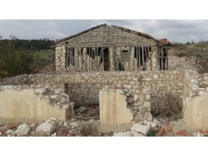 İstimlak Edilen Köyde Yıkım Çalışmaları Başladı