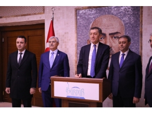 Bakan Selçuk: "Türkiye’nin Daha Da Yukarılarda Olması İçin Elimizden Geleni Yapacağız"