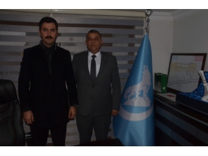 Başkan Aday Adayı Bıyık Çalmadık Kapı Bırakmıyor