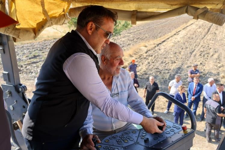 bilecik-te-40-kilometrelik-sicak-asfalt-calismasi-tamamlandi