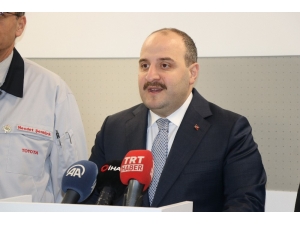 Bakan Varank, Toyota Fabrikasında Üretilen ‘Corolla Sedan Hybrid’ Modelini İnceledi