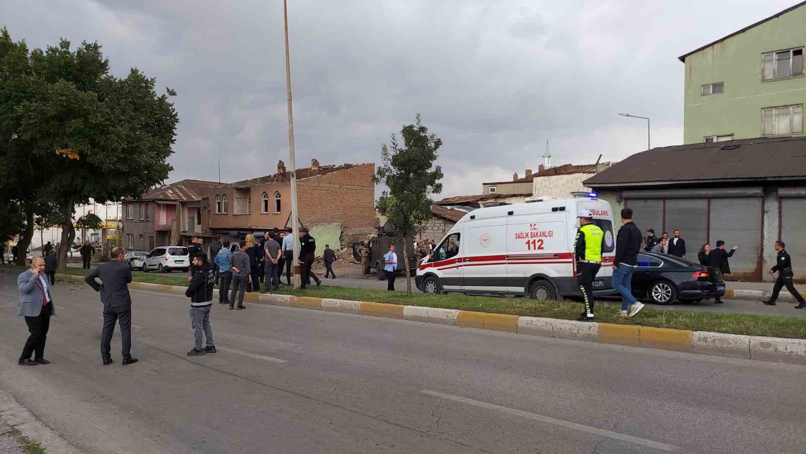 erzurum-da-iki-aile-arasinda-silahla-catisma-1-i-polis-12-yarali