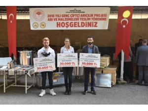 Genç Arıcılara Büyük Destek