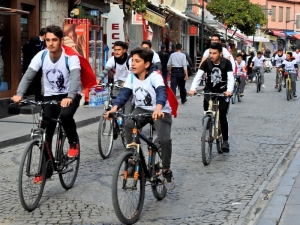 Çeşmeli Öğrenciler Atatürk Sevgisiyle Pedal Bastı