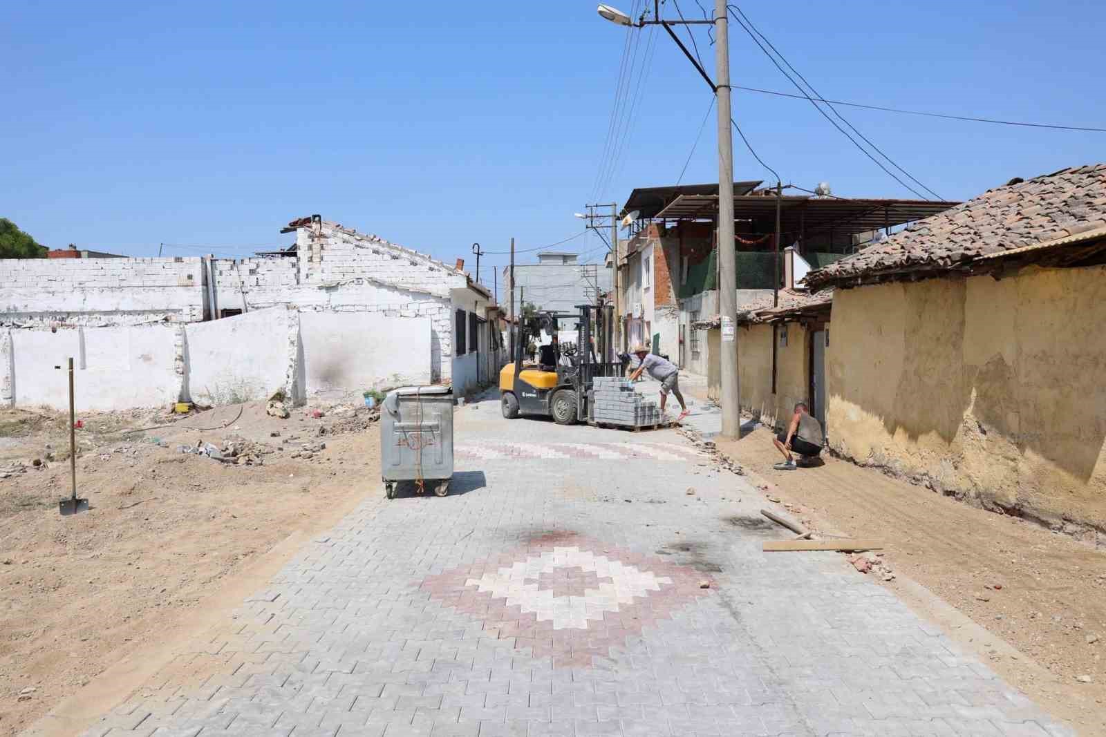 incirliova-da-3-sokakta-yol-yenileme-calismalari-suruyor