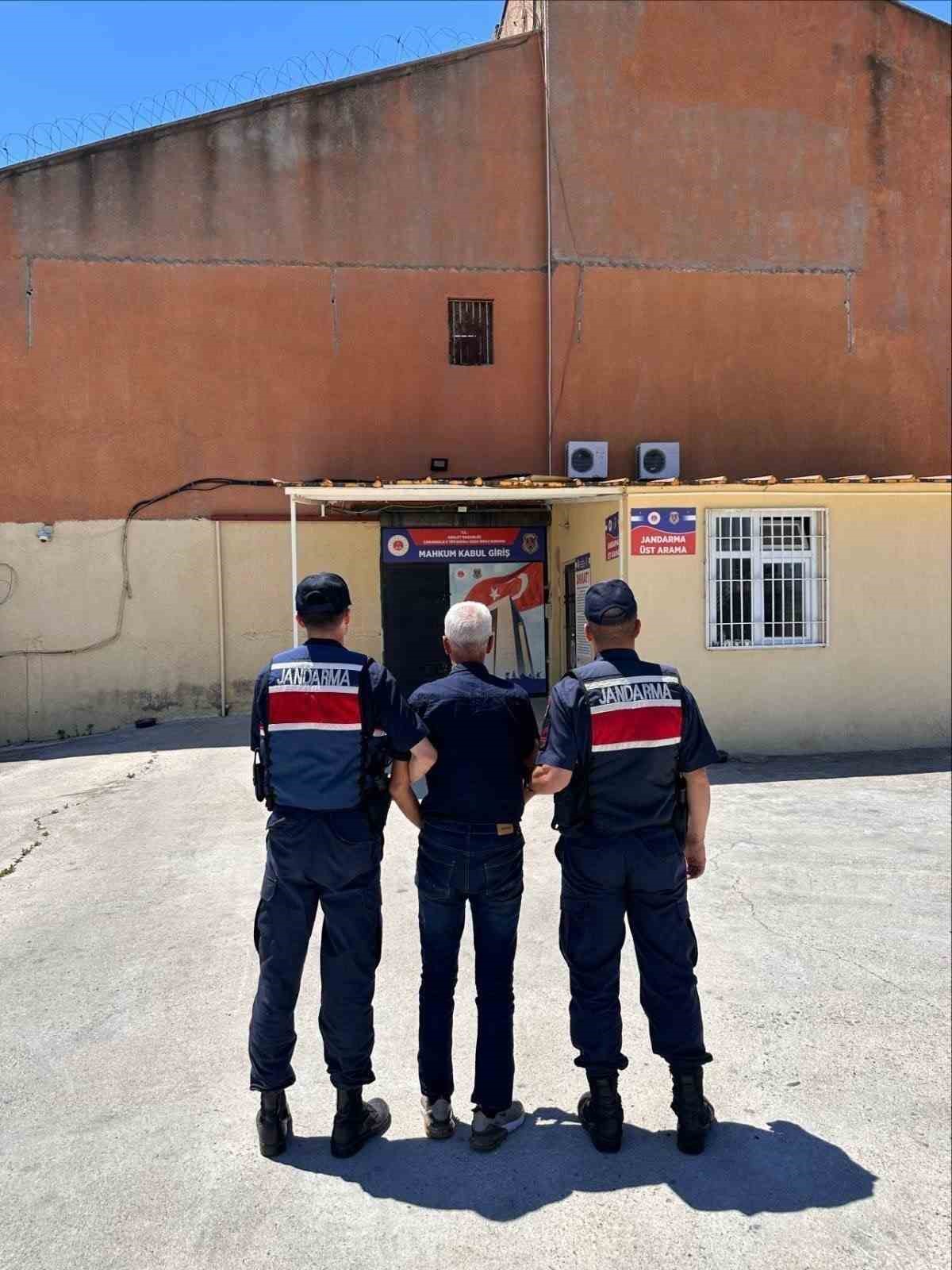 canakkale-de-hakkinda-26-yil-5-ay-7-gun-kesinlesmis-hapis-cezasi-bulunan-supheli-yakalandi