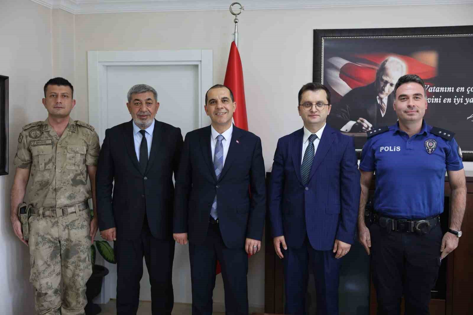 vali-tasolar-dan-karakoyunlu-kaymakami-kayas-a-hayirli-olsun-ziyareti