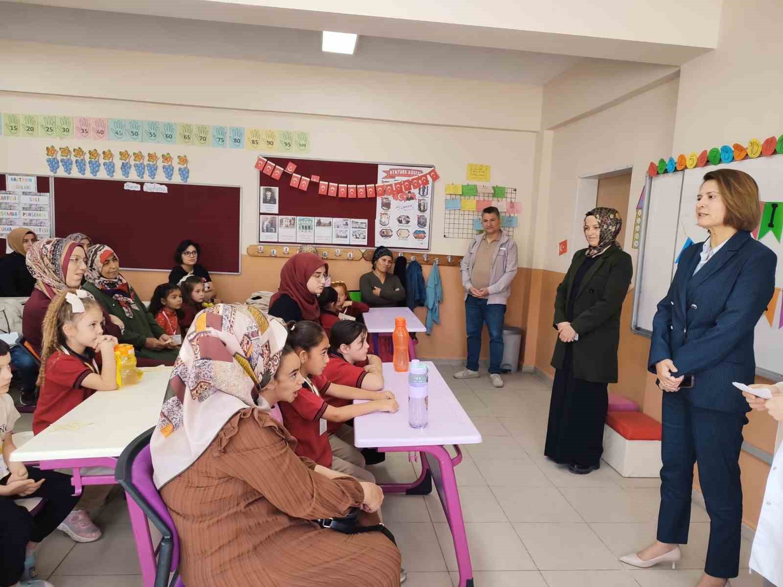 altintas-ta-uyum-haftasi-heyecani-minik-ogrenciler-okula-ilk-adimi-atti