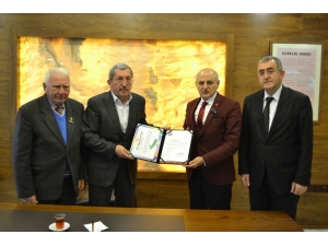 “Iaaf Çocuk Atletizmi” Koordinatörü Ayaz’dan Başkan Vergili’ye Ziyaret