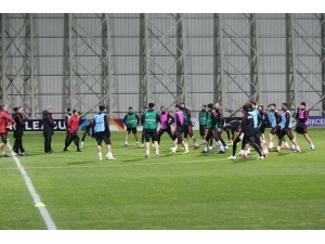 A Milli Takım İsveç Maçı Hazırlılarını Tamamladı