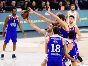 Thy Euroleague: Anadolu Efes: 78 - Panathinaikos: 62