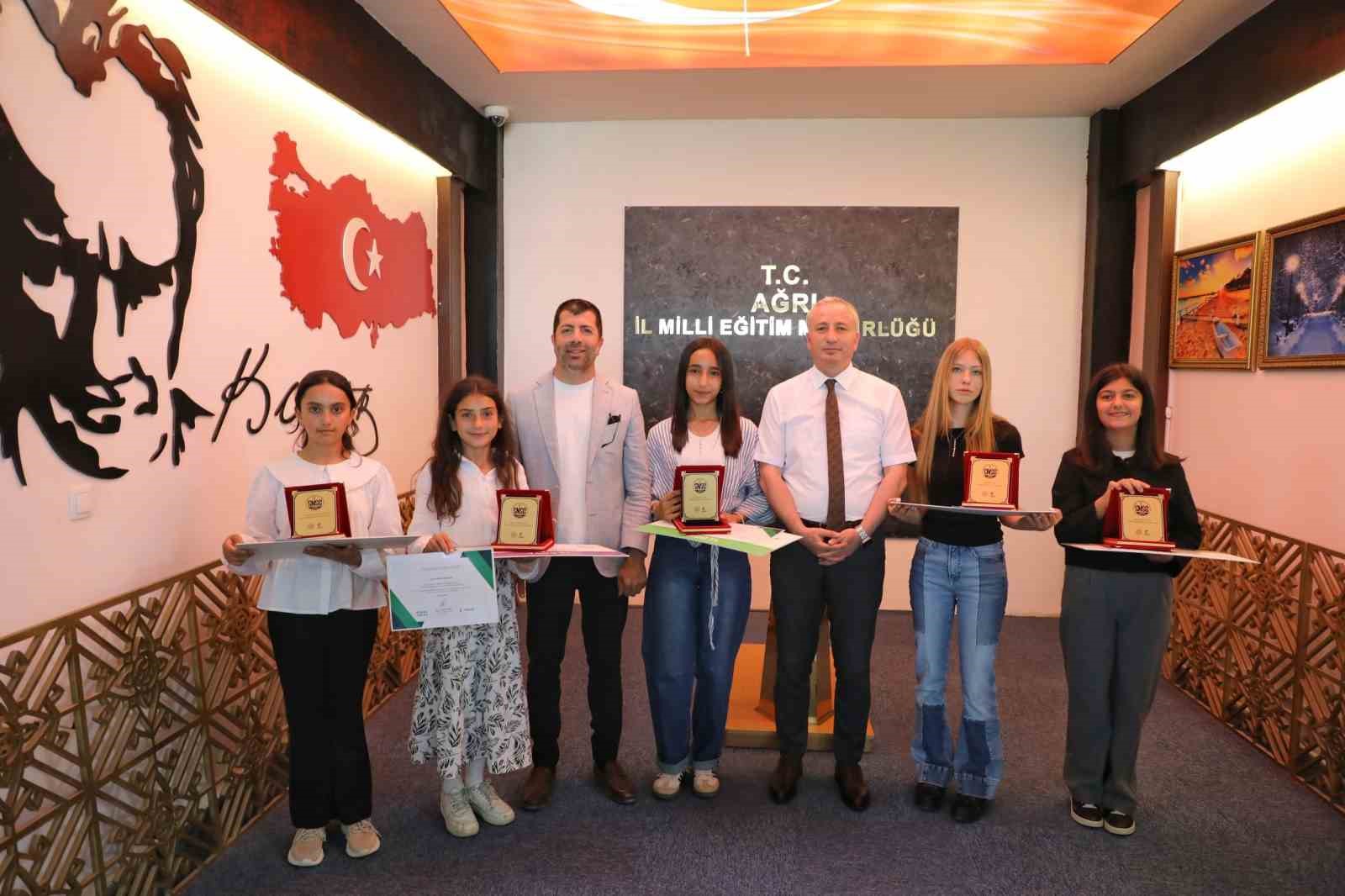 agri-da-saglikli-nesil-saglikli-gelecek-yarismalarinda-dereceye-giren-ogrenciler-odullendirildi