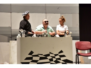 Bilecik’te ‘Soğanlar Pembeleşinceye Kadar’ Tiyatro Oyunu