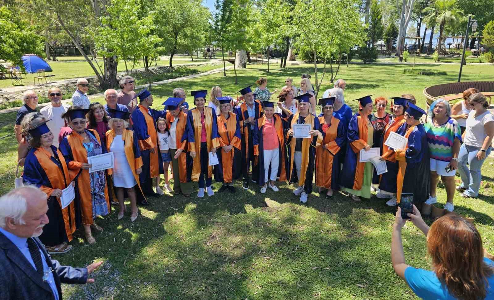 koycegiz-tazelenme-universitesi-nde-mezuniyet-toreni-duzenlendi