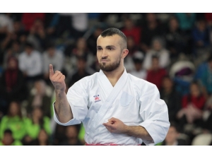 Şampiyon Karateciler Madalyalarını Aldı