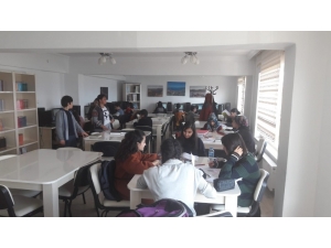 Öğrencilerden Kütüphaneye Yoğun İlgi