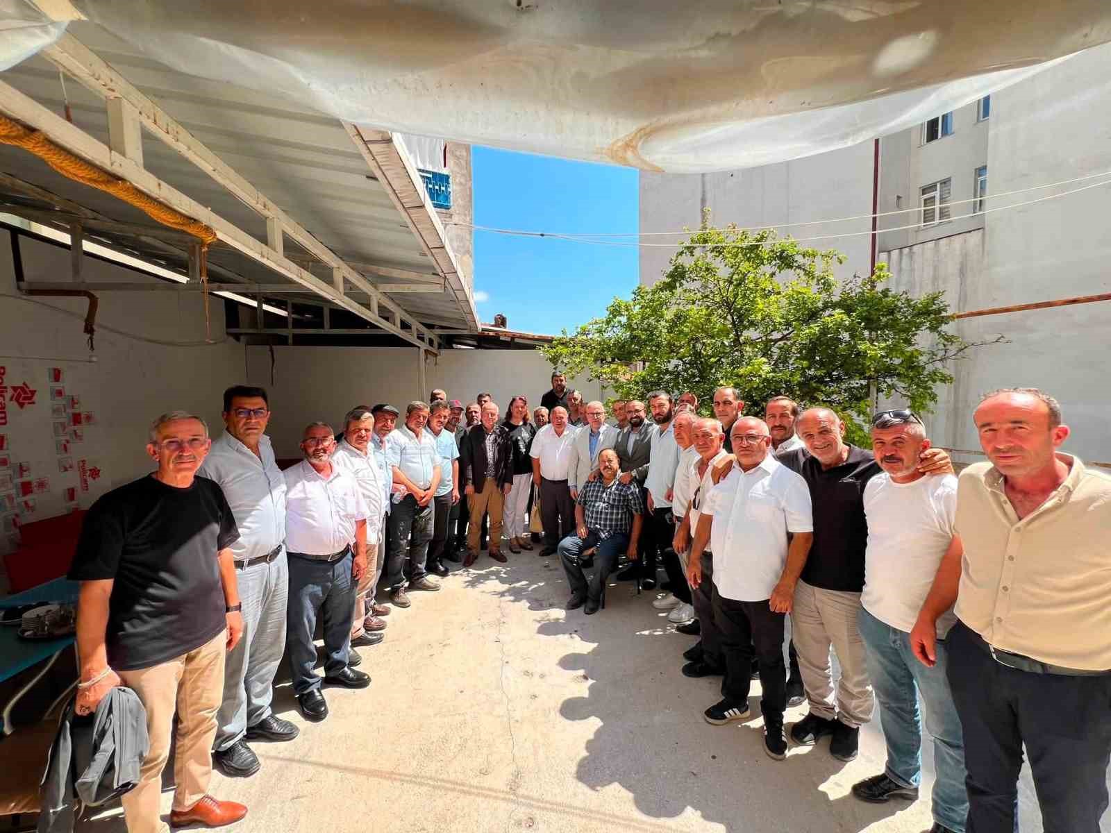 ak-parti-heyeti-muhtarlarla-bir-araya-geldi
