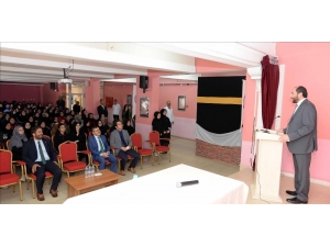 Rektör Alkan, Üniversite Öğrencileriyle Bir Araya Geldi