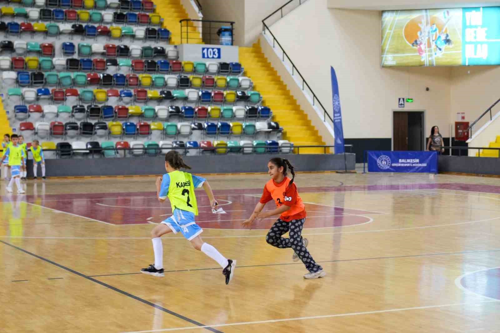 balikesir-de-geleneksel-cocuk-oyunlari-il-finalleri-heyecani-basladi