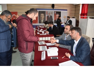 Temayül Yoklamasında Davullu Zurnalı Karşılama