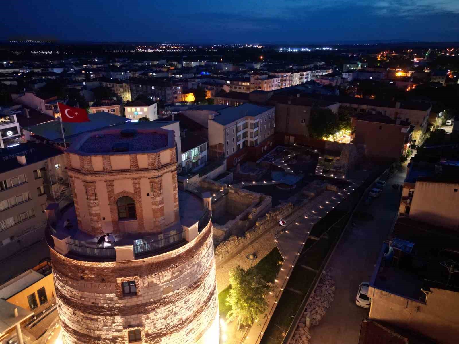bakan-ersoy-edirne-nin-simge-yapilarindan-makedonya-eski-saat-kulesi-ni-yeniden-ayaga-kaldirdik