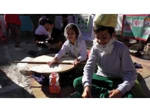 Öğrenciler Türkiye’nin Kültürel Renklerini Okullarında Tanıttı