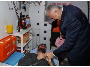 Tbmm Başkanı Yıldırım Aracını Durdurup Kazazedelerle İlgilendi