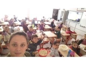 Minik Öğrenciler Sınıflarında İlk Kez Sinema İzlemenin Heyecanını Yaşadı