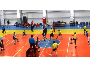 Voleybol Maçı Sonrası Hakem Odası Önünde Arbede
