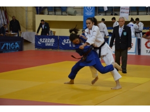 Judo Müsabakalarının Açılış Seremonisi Ardından Başladı
