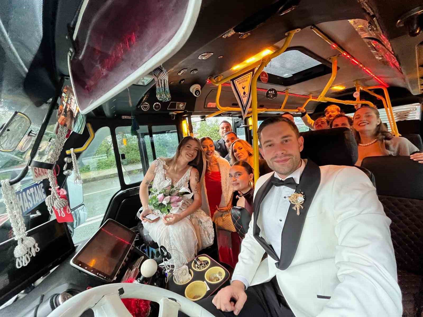 rize-de-gelin-damat-sehir-ici-minibusle-dugun-salonuna-gitti